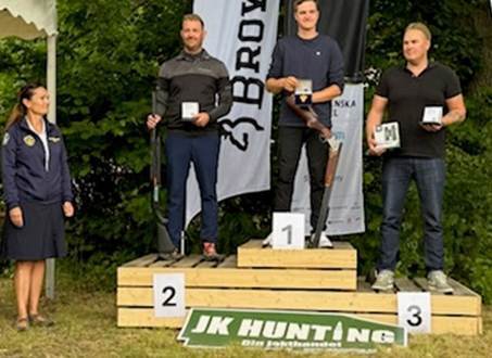 En bild som visar person, klädsel, person, utomhus

AI-genererat innehåll kan vara felaktigt.