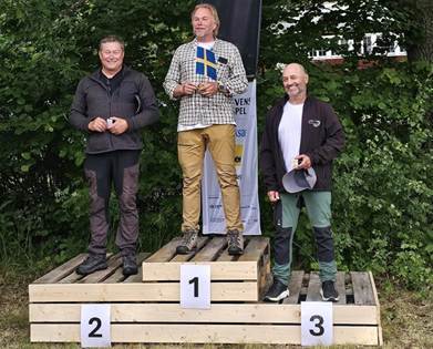 En bild som visar klädsel, person, fotbeklädnader, träd

AI-genererat innehåll kan vara felaktigt.